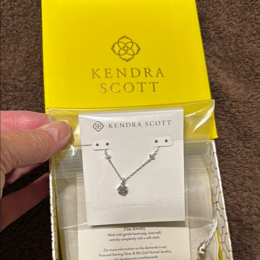 Kendra Scott Silver Elegant Pendant Necklace